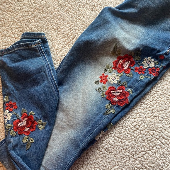 🌼HP🌼 NWOT Express- Embroidered Floral Jeans, SIZE: 2R - Picture 6 of 7